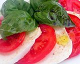 Caprese saláta recept fázis 4 fotója