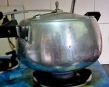 A picture of step 5 of Nolen Gurr Diye Chic (Kharwas).
