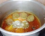 A picture of step 5 of Traditional Kofta Gravy.