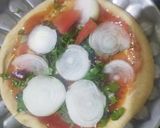 पनीर ओव्हरलोडेड चीझ पिझ्झा (paneer cheese pizza recipe in marathi) रेसिपी स्टेप 4 फोटो 