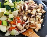 Une image de l'étape 4 de Courgettes farcies aux légumes.