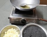 કાળા તલની લાડુડી (Black Til Ladu Recipe In Gujarati) રેસીપી સ્ટેપ2ફોટો