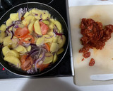 Foto del paso 3 de la receta: Tortilla de patata con chorizo picante