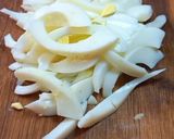 Фото кроку 2 до Очень вкусный салат из овощей и консервированой фасоли.
