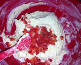 A picture of step 7 of Real strawberry cake #AuthorMarathon.