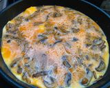 Gombás-sajtos omlett recept fázis 5 fotója