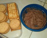 Foto langkah ke 2 dari resep Roti marie isi tape coklat.