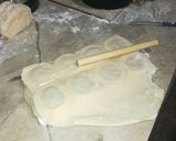 Foto del paso 2 de la receta: Sorrentinos rellenos de espinaca y jamón y queso con carusso