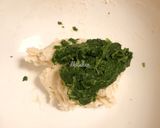 Foto langkah ke 3 dari resep Spinach Bread Pizza.