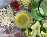 รูปขั้นตอนการทำที่ 2 ของ บร็อคโคลี่ซอสไข่ขาว🥦ปูอัดและเก๋ากี้🧄🦀🫚