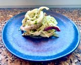 Foto del passaggio 7 della ricetta Insalatina di calamari e cipolle