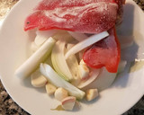 Foto del paso 2 de la receta: Muslos 🍗 de pollo guisados con patatas