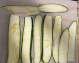 Foto del paso 2 de la receta: Rulos de calabacín con queso gorgonzola y mozzarella