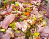 Tejszínes, póréhagymás, gombás pulykamell recept fázis 2 fotója