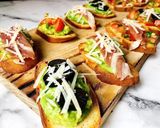 Hình bước làm 5 của món Bruschetta Đầy Đủ Các Loại Topping