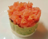 Foto del paso 9 de la receta: Ensalada de salmón con aguacates, queso fresco y tomate