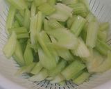潮汕豬肉條炒西芹的食譜步驟1照片