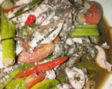Foto langkah ke 5 dari resep Sotong/Cumi pedas masak hitam.