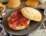 Foto del paso 6 de la receta: Bocadillo de Lomo y Cecina con salsa cítrica de membrillo