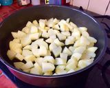 Une image de l'étape 1 de Ragoût de pommes de terre, fèves et romarin.