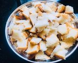 A picture of step 1 of Bread Upma.