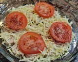 Foto del paso 3 de la receta: Cazuelita con calabacín, tomate, huevo y muchos extras 😋