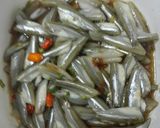 Hình bước làm 3 của món Cá lòng tong kho tiêu