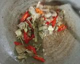 Foto langkah ke 2 dari resep Cah Taoge Ayam Kucai.