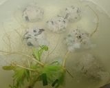 Hình bước làm 2 của món Bún mọc trứng cút
