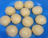 Foto langkah ke 4 dari resep Roti Maryam Topping Kental Manis Dan Meises.