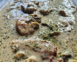 Foto del paso 6 de la receta: Pechuga de pollo rellena del super con salsa de verduras y champiñones (cocinando sin cocina)