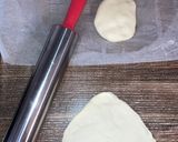 Une image de l'étape 4 de Succulent Naan au fromage.