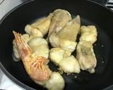 Foto del paso 2 de la receta Suquet de rape a mi manera con gambón y almeja gallega