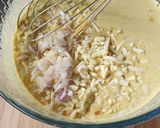 Une image de l'étape 2 de Cake crevettes, curcuma à la farine de millet.