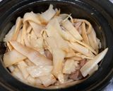 Hình bước làm 2 của món Măng kho ba rọi
