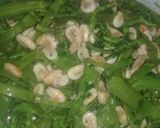 Hình bước làm 3 của món Tép rông xào rau ngổ