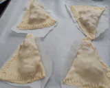 Foto del paso 4 de la receta: Triángulos de hojaldre con piña y mango