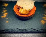 Une image de l'étape 13 de Scampis au curcuma sur galettes de quinoa et de tapenade de poivron - tuile au parmesan.