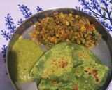 A picture of step 3 of Palak Paratha.