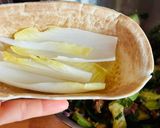 Hình bước làm 3 của món Thuyền Taco Gà & Rau Quả