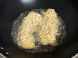 สันในไก่ยัดไส้ชีสชุบเกล็ดขนมปังทอด