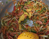 Foto del paso 3 de la receta: Arroz con pollo y ensalada
