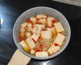 Foto langkah ke 4 dari resep Sup Tahu Jamur Enoki.