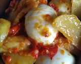 Foto langkah ke 4 dari resep Sambal Telur Rebus dan Kentang.