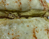 Foto del paso 6 de la receta: Tosta de hummus de aguacate con tomate balsámico y queso curado.🧀🥑🧀