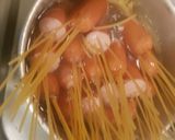 รูปขั้นตอนการทำที่ 2 ของ สปาเก็ตตี้สอดไส้กรอกซอสมะเขือเทศหมูสับ