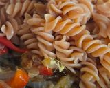 Foto del paso 4 de la receta: Tirabuzones de lentejas rojas con vegetales y de sazonador gomasio + levadura nutricional