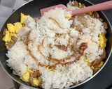 Foto langkah ke 4 dari resep Nasi Goreng Putih.