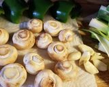 A picture of step 3 of Stirfry leeks and pork.