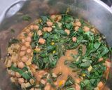 Foto del paso 13 de la receta: Guardia civiles con chaquetones Rápidos (garbanzos con acelgas)